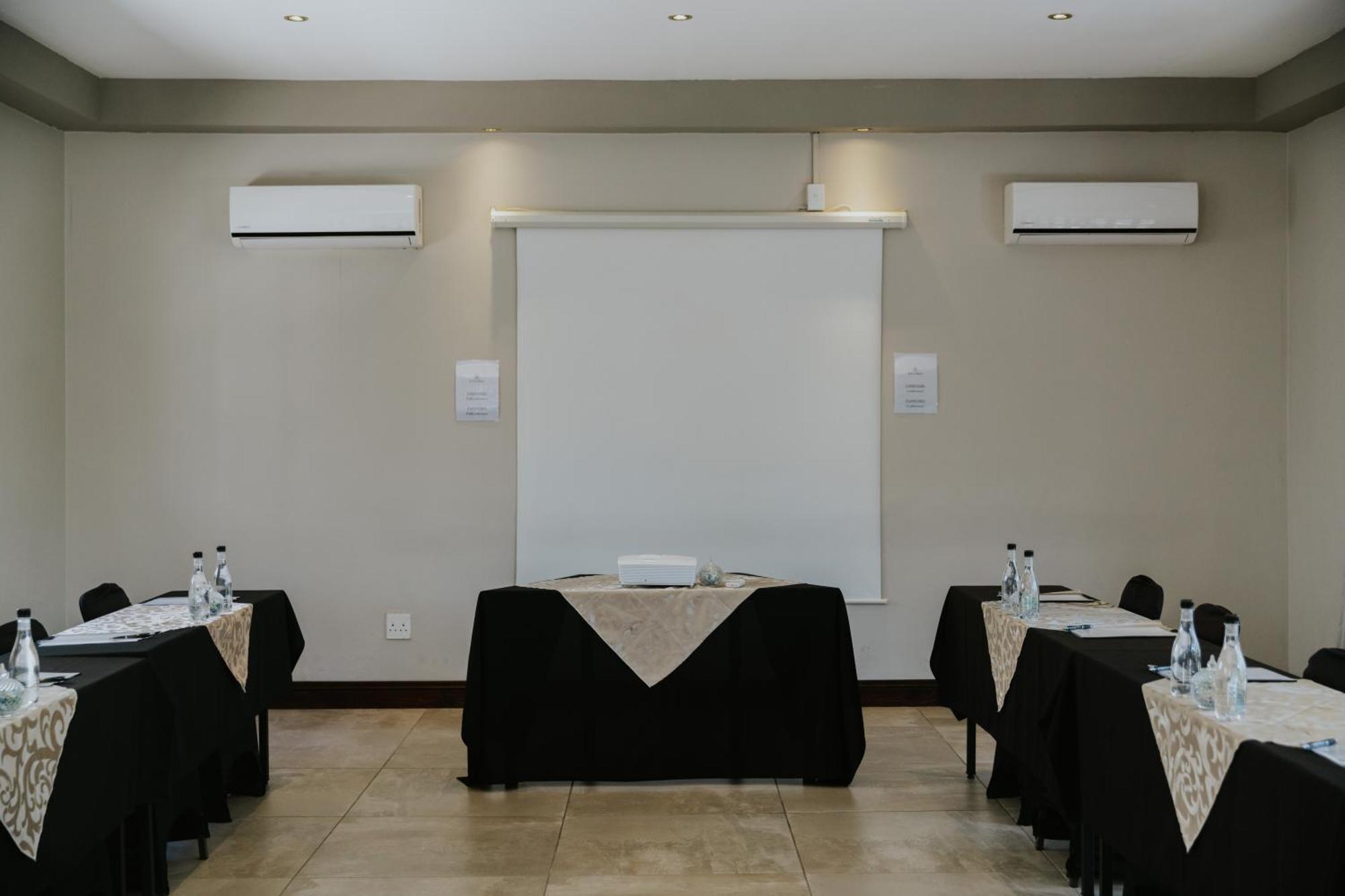 Le Grand Chateau Hotel Parys Bagian luar foto