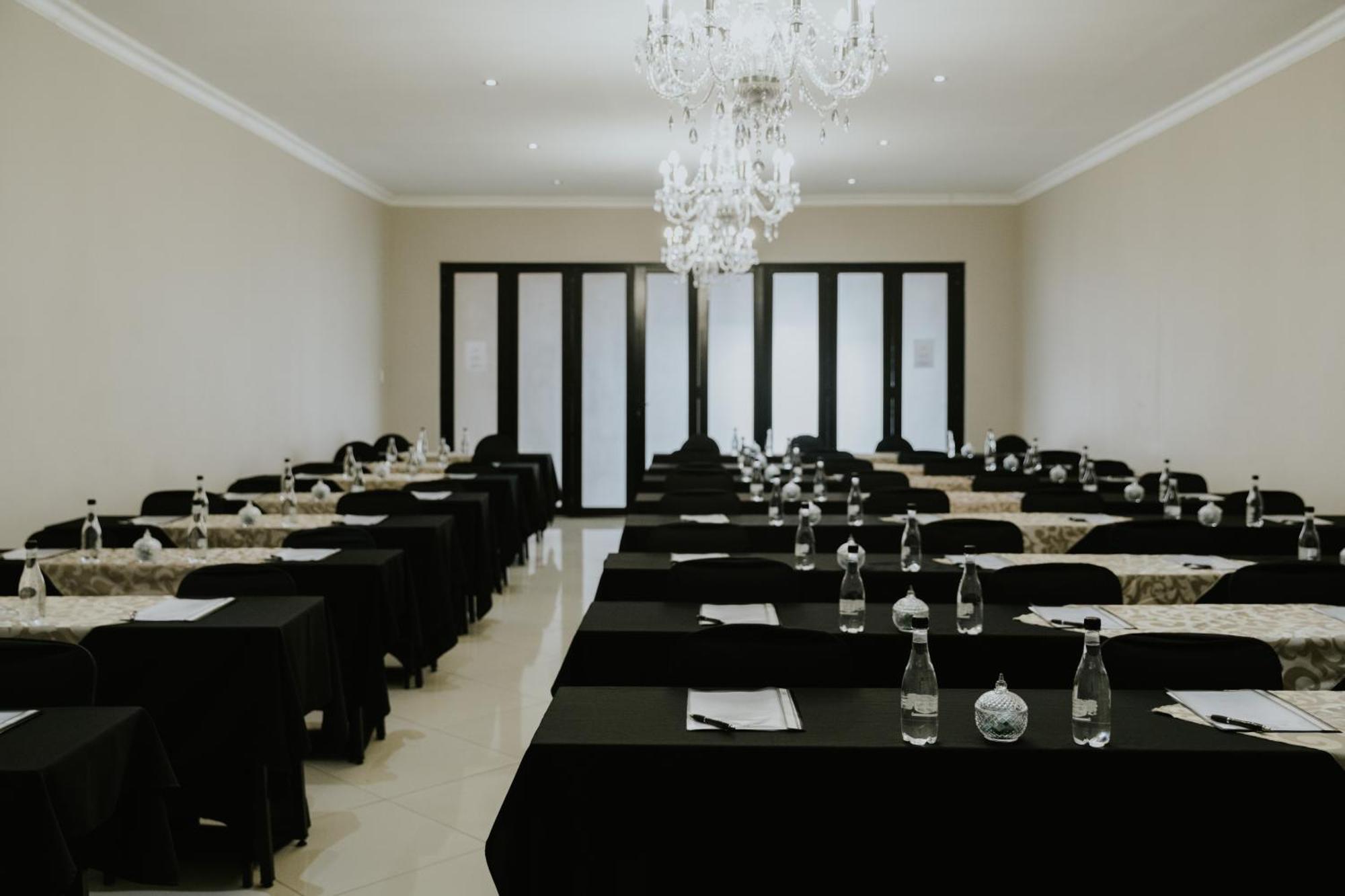 Le Grand Chateau Hotel Parys Bagian luar foto