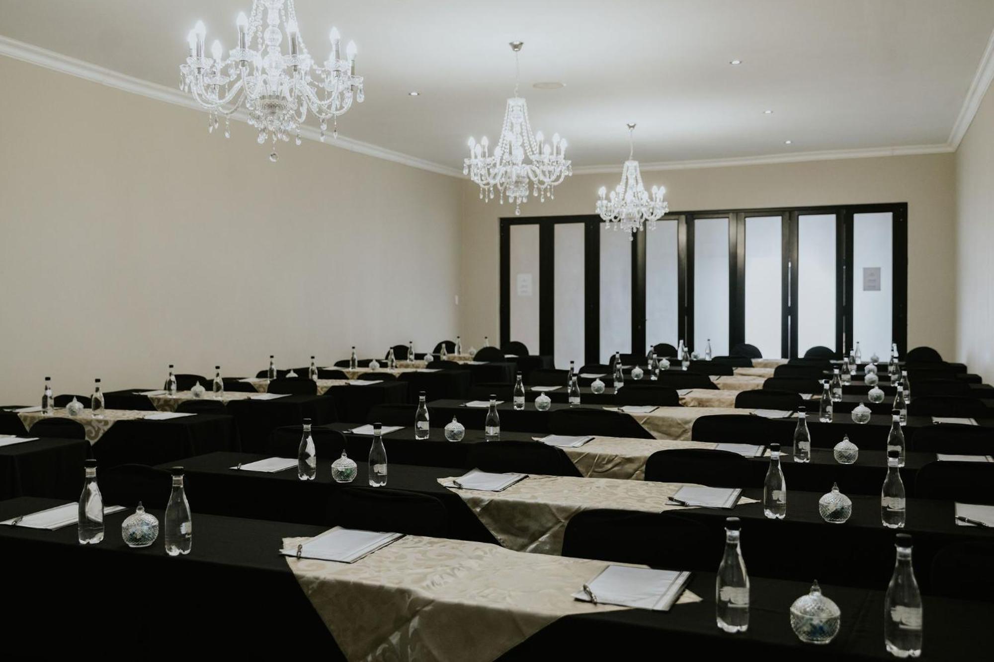 Le Grand Chateau Hotel Parys Bagian luar foto